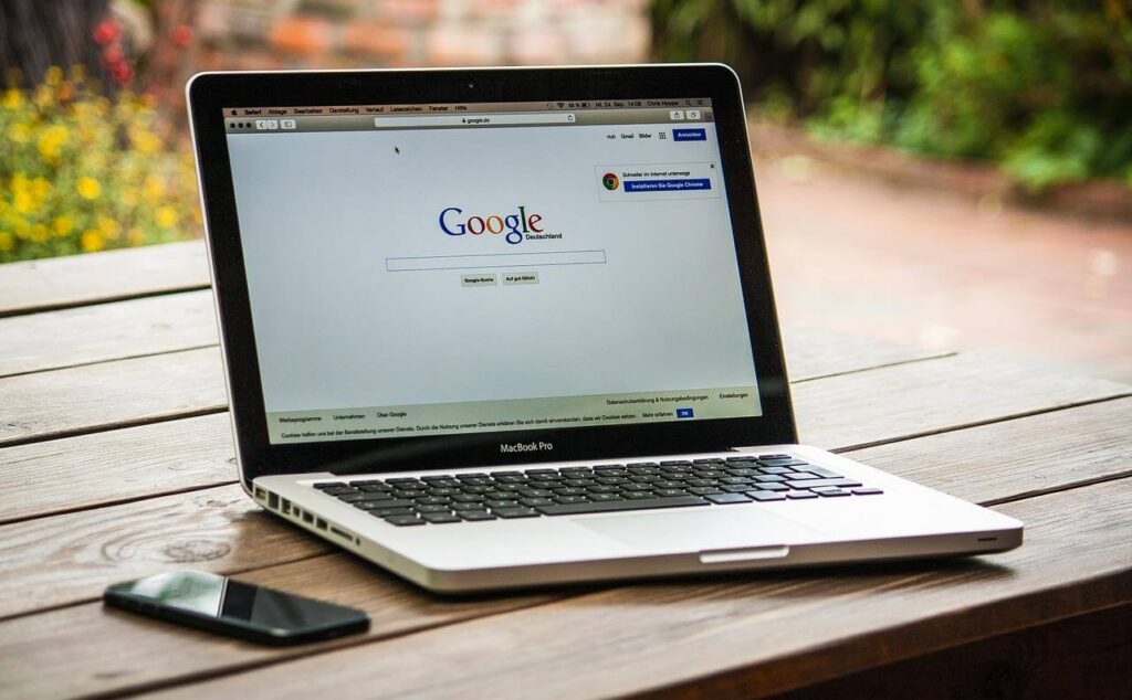 notebook con página web abierta en google